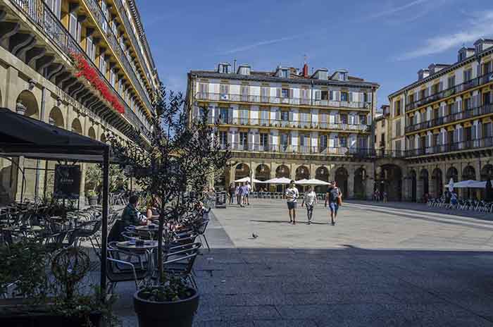 Guipúzcoa - San Sebastián 005 - plaza de La Constitución.jpg